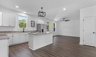 210 N Morgan Ave, Andrews, SC 29510