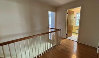 4 Noonan Ln, Albany, NY 12209