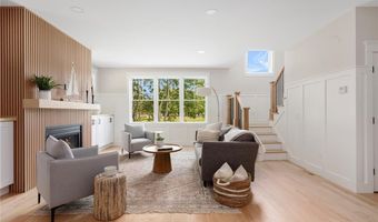 5 Braeburn Cir, Cranston, RI 02921