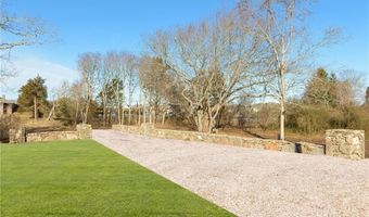 101 Kenyon Farm Rd, Narragansett, RI 02882