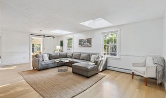 15 Birchwood Dr, Cumberland, RI 02864