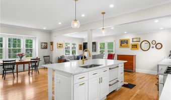 1144 Narragansett Blvd, Cranston, RI 02905