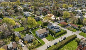 11 Renfrew Ave, Middletown, RI 02842