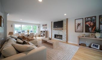 136 Aldrich Rd, Glocester, RI 02857