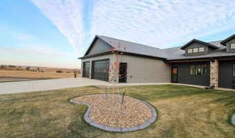 8127 Hawktree Dr, Bismarck, ND 58503