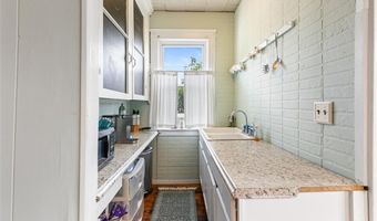 93 Whipple Ave, Cranston, RI 02920
