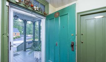 210 NE Valley St, Abingdon, VA 24210