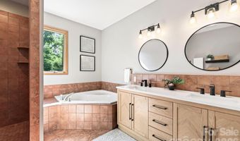9 Bees Mountain Dr, Asheville, NC 28804