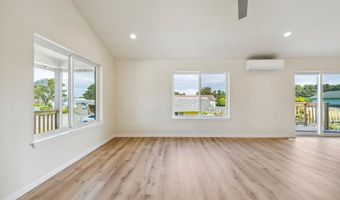 655 11th St, Bandon, OR 97411