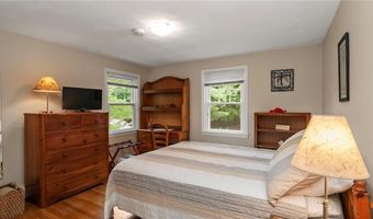40 Sage Dr, Warwick, RI 02886