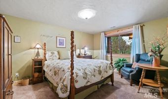 1533 Pine Lakes Ranch Dr, Cascade, ID 83611