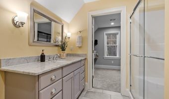 15 Hubbard Ln, Bolton, MA 01740