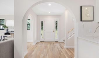91 Carr Ln, Jamestown, RI 02835