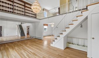 16 Old Simmonsville Rd, Johnston, RI 02919
