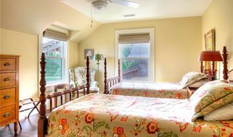 50 Eastover Rd, Portsmouth, RI 02871