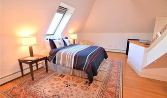 61 Ledge Rd J, Newport, RI 02840