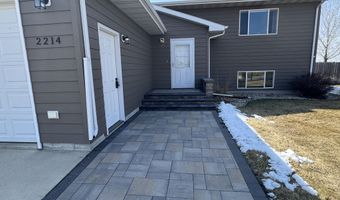 2214 S Lawson St, Aberdeen, SD 57401