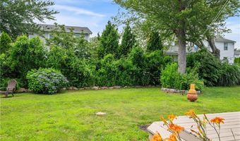 64 Burnside Ave, Narragansett, RI 02882