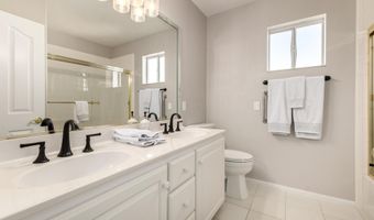 5733 S AMBERWOOD Dr, Chandler, AZ 85248