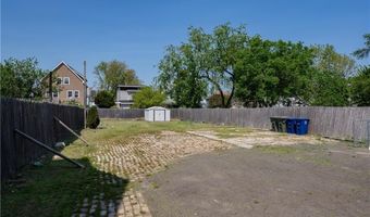 137 Deacon St, Bridgeport, CT 06607