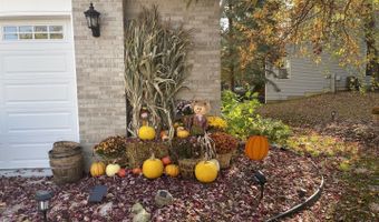 2219 Barrett Dr, Algonquin, IL 60102