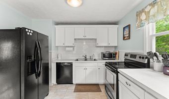 8 Stackpole Cir, Bourne, MA 02532