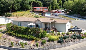 590 MEADOW Ln, Brookings, OR 97415