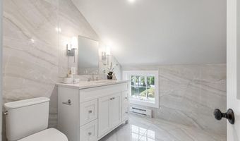 22 Castle St 3, East Greenwich, RI 02818
