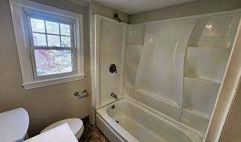 35 Meadow Rd, Clinton, CT 06413