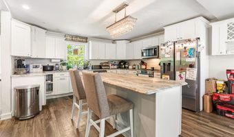 41 Dexter Rock Rd, Lincoln, RI 02865
