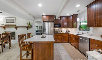13 Rolling View Dr, Asheville, NC 28805