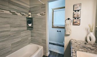 1208 Roosevelt Dr, Atlantic, IA 50022