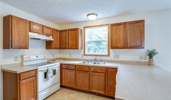 3061 Dover Dr, Akron, OH 44312