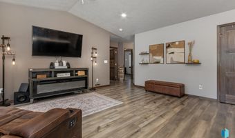 38 N 6th St, Baltic, SD 57003