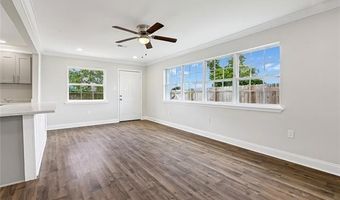 300 CHINCHILLA Dr, Arabi, LA 70032