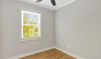 2935 LANDOVER St, Alexandria, VA 22305