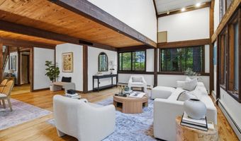 4 Lantern Ln, Bedford, MA 01730