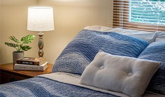 21 Annandale Ter, Newport, RI 02840