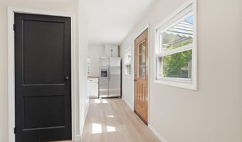 1074 S James Rd, Columbus, OH 43227