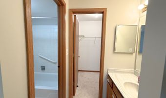 1111 Saint Andrews Ct, Algonquin, IL 60102