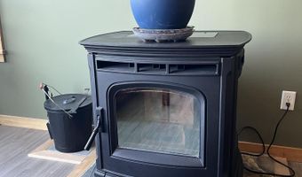 335 Valley View Dr, Addison, VT 05491