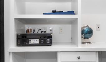 2794 Ashcombe Dr, Ann Arbor, MI 48105