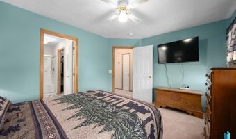 1012 E Magnolia Dr, Brandon, SD 57005