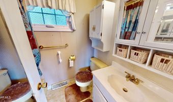122 E 25th Ave, Altoona, PA 16601