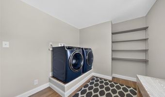 107 Falmouth Dr, Ballwin, MO 63011