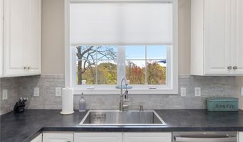 61 Schooner Cove Ln, Narragansett, RI 02882