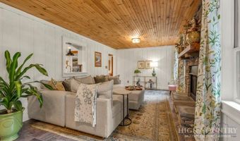 165 Leighway Ln, Banner Elk, NC 28604