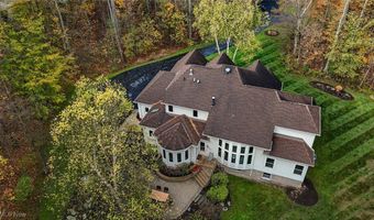 679 Deep Woods Dr, Aurora, OH 44202