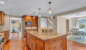 36 Whiting Farm Rd, Branford, CT 06405