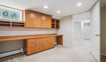 121 S FENWICK St, Arlington, VA 22204